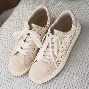 Cute neutral sneakers, size 8